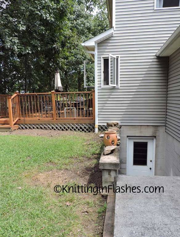 026-pots-and-tomaot-cages