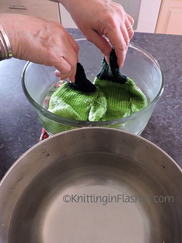 ls-mittens-felting-005