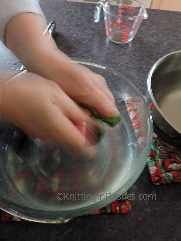 ls-mittens-felting-007